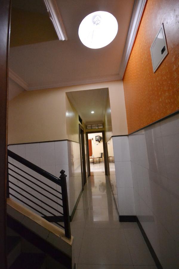 Hotel Madhava Širdi Exteriér fotografie