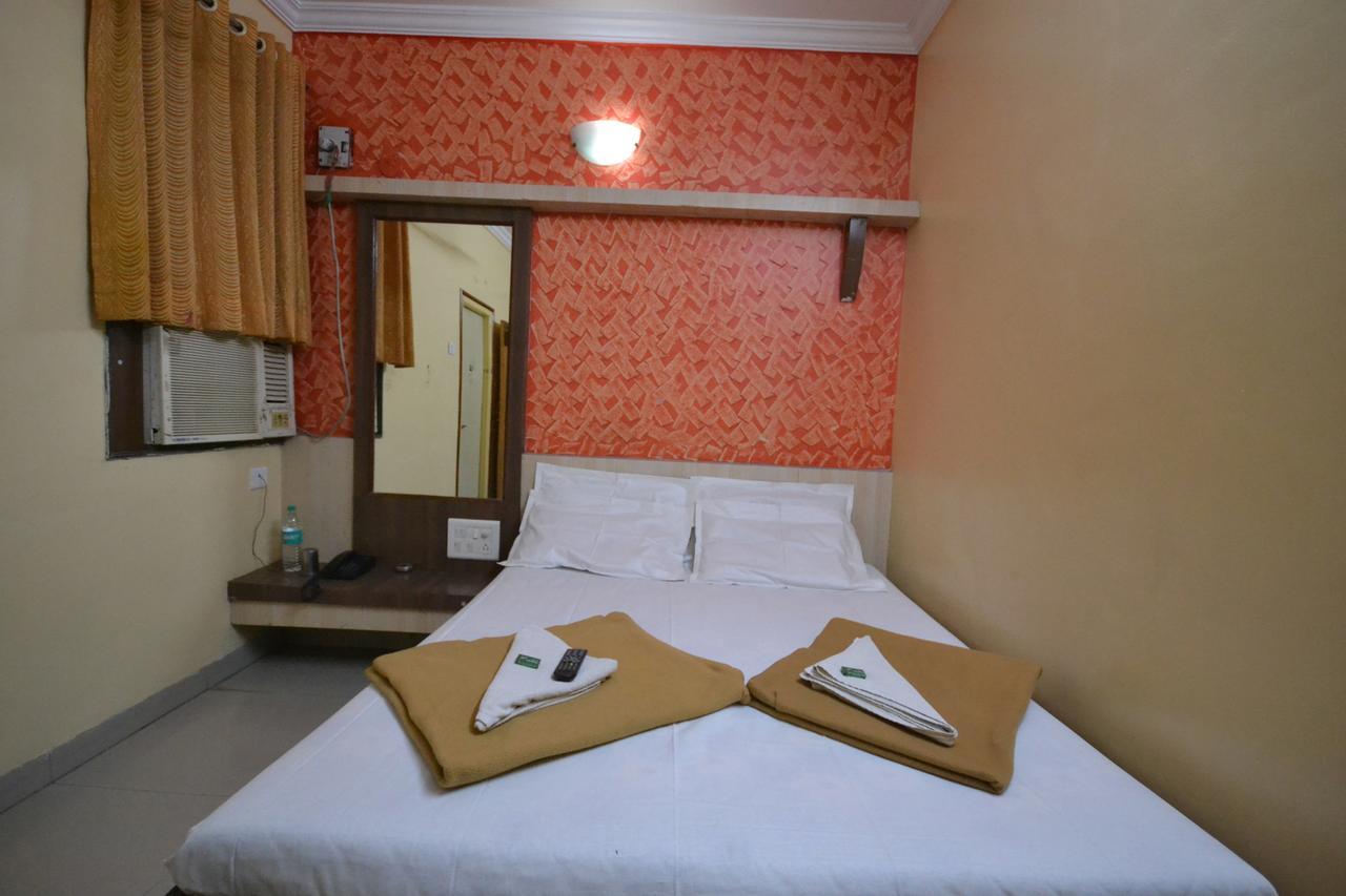Hotel Madhava Širdi Exteriér fotografie