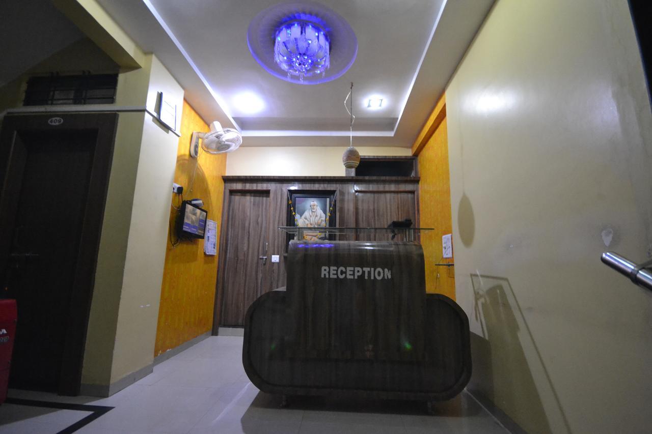 Hotel Madhava Širdi Exteriér fotografie